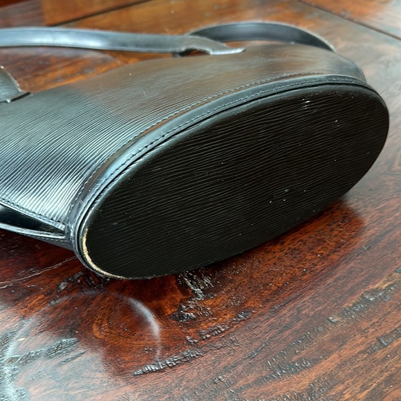 Authentic Louis Vuitton st. Jacques Epi leather. used. Good condition. - Picture 11 of 11